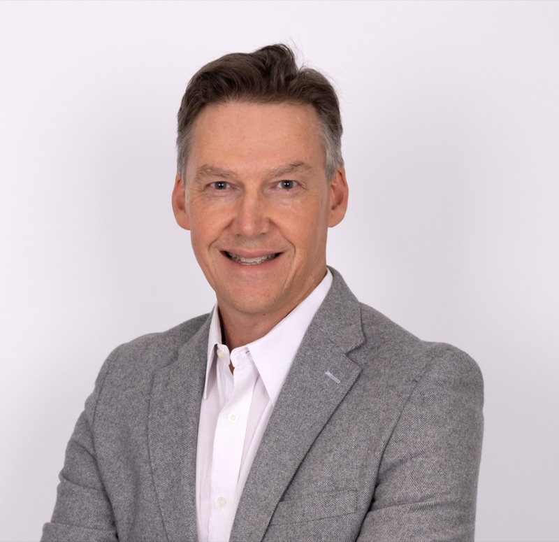 Portrait of Dr Glen Schlaphoff