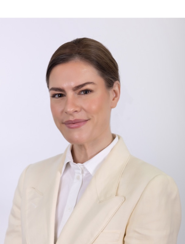 Portrait of Dr Hannah Ireland